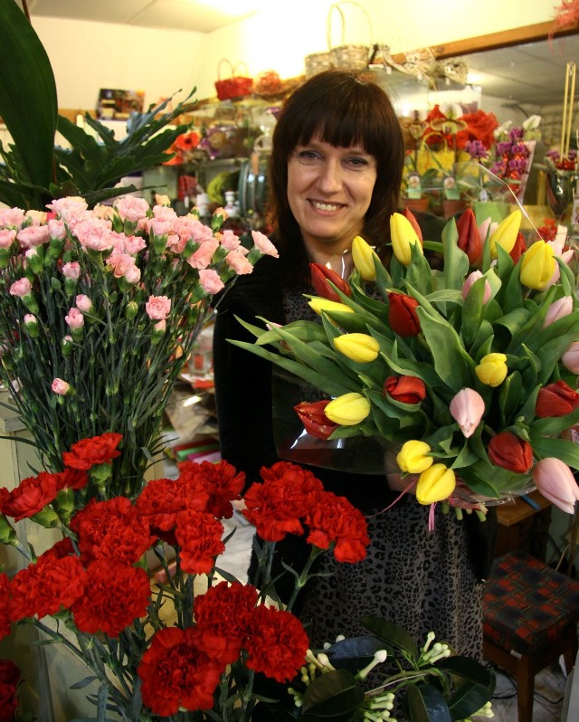 Kobiety, kwiaty, praca - co wynika z badań przeprowadzonych z okazji Dnia Kobiet
