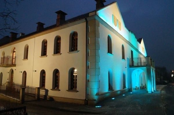 Pałac Biskupów w Koziegłowach zyskał efektowną iluminację