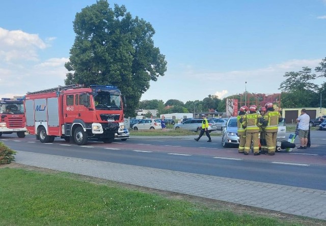 W niedzielę (12.06) na ulicy Prudnickiej w Krapkowicach kierująca volkswagenem passatem, wyjeżdżając ze strefy ruchy, wymusiła pierwszeństwo i zderzyła się z motocyklem. Na szczęście nikt nie został ranny.