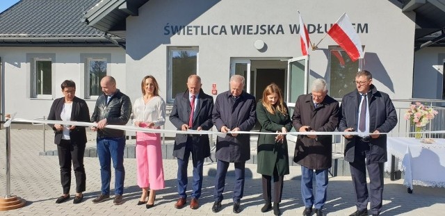 Jedna z czterech wiejskich świetlic w gminie Potworów, została uroczyście otwarta w miejscowości Długie.