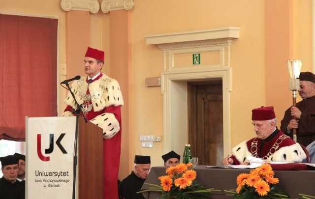 Inauguracyjne przemówienie rektora Jacka Semaniaka trwało 10 minut.