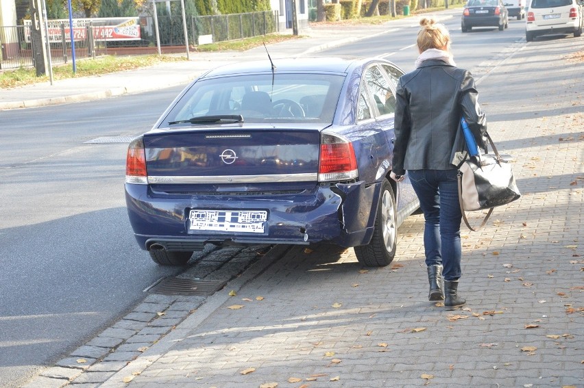 Zderzenie dwóch aut koło szpitala [ZDJĘCIA]