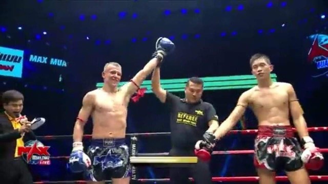 Grzegorz Kubiak, świebodzinianin, uczestnik gali Max Muay Thai z serii Ultimate Championship Show w Pattaya w Tajlandii, podczas której wygrał walke z młodym Tajem