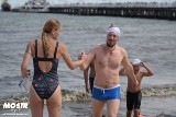 II Wyścig Pływacki Dookoła Molo 2022. Nikodem Wieczorkowski nadawał w Sopocie tempo. 172 pływaków na mecie ZDJĘCIA