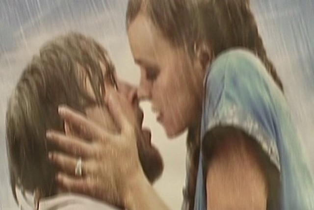 W filmie "Pamiętnik" zagrali Rachel McAdams i Ryan Gosling (fot. CNN Newsource/x-news)