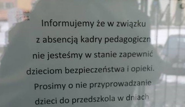 Sprawdź na kolejnych slajdach, które placówki mają problemy z masowymi zachorowaniami nauczycieli...