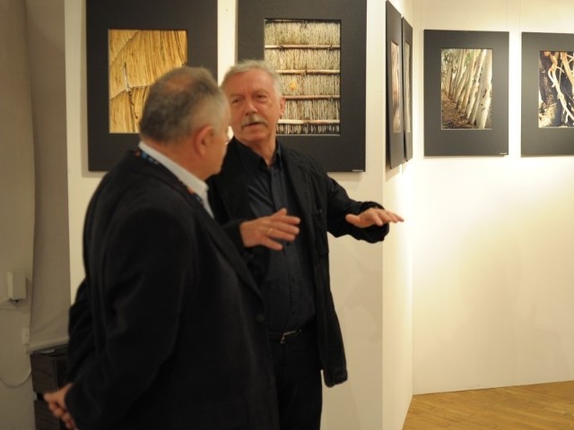 Leszek Mądzik w Muzeum Diecezjalnym otworzył wczoraj wystawę swoich fotografii. Na zdjęciu z Andrzejem Zaryckim, kompozytorem i członkiem jury 25.OFTL.