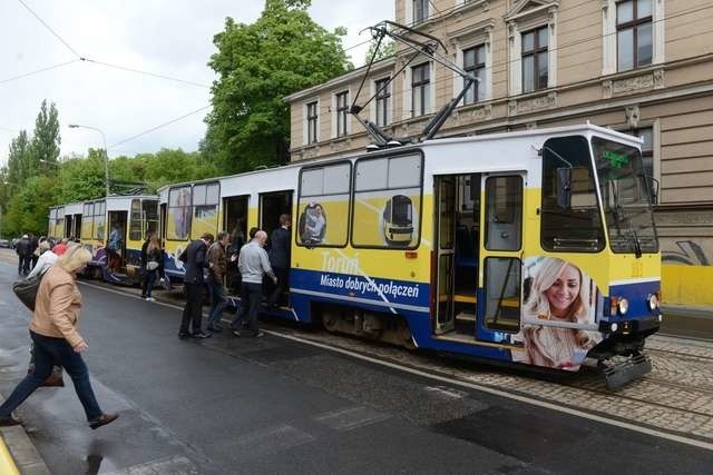 Tramwaj - żółto-niebieskina Pl.Św.Katarzyny