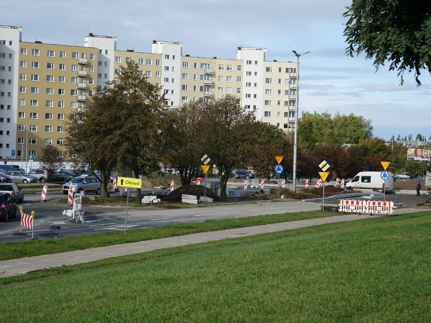 Trwa budowa ronda na skrzyżowaniu ulic Jana Pawła II i...