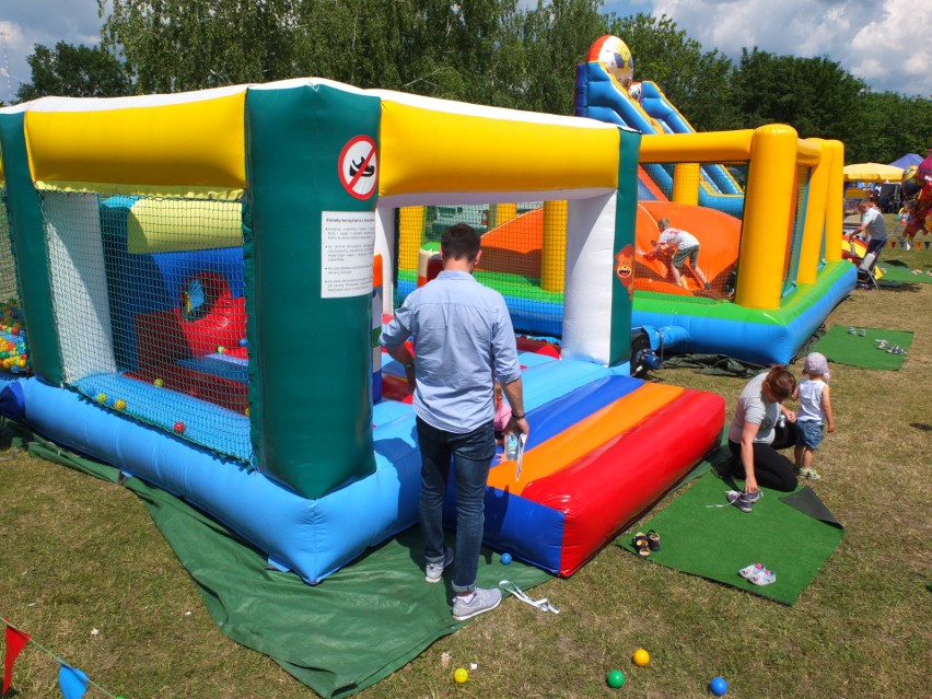 Piknik rodzinny na błoniach Politechniki Opolskiej.