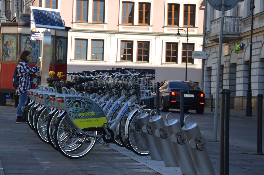 Tarnów. Miejska wypożyczalnia rowerów już czynna. Dostępnych jest ponad 100 jednośladów [ZDJĘCIA]