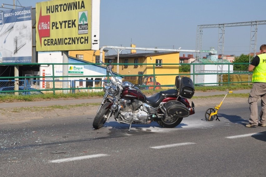 Wypadek w Szczecinku. Motocyklista wjechał w auto.
