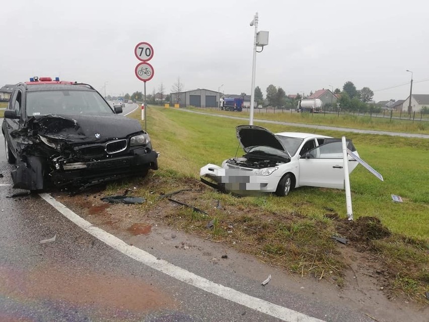 Wypadek w Brańsku. Na DK66 zderzyły się BMW i hyundai. Dwie osoby ranne [ZDJĘCIA]