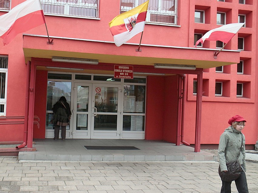 Lokal wyborczy w SP 15 przy ulicy Bydgoskiej