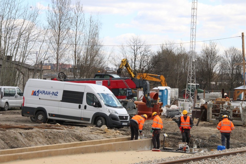 W Dąbrowie Górniczej trwa przebudowa linii kolejowej,...