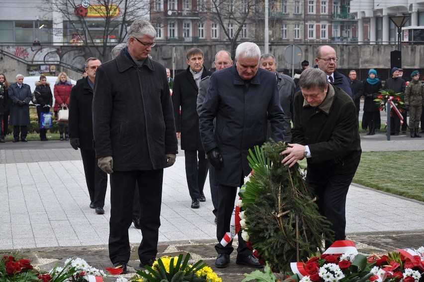 Święto Nauki Wrocławskiej rozpoczęło się pod pomnikiem...