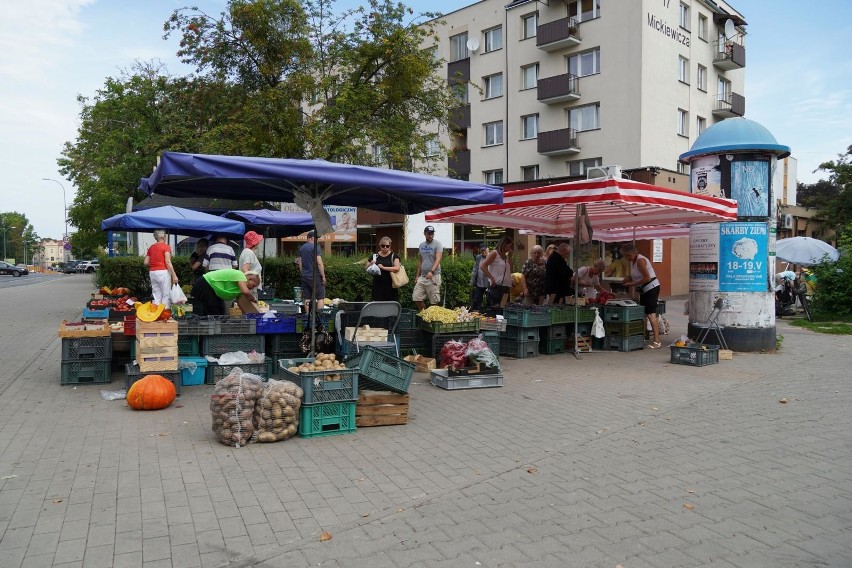 Tak wygląda ryneczek u zbiegu ul. Mickiewicza i Orzeszkowej.