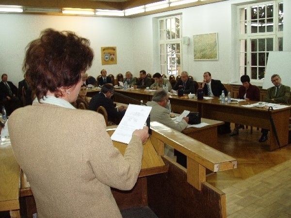 Radna Violetta Gryszan próbowała przekonać  radnych koalicji, aby wyjaśnili swoje stanowisko  - bezskutecznie.