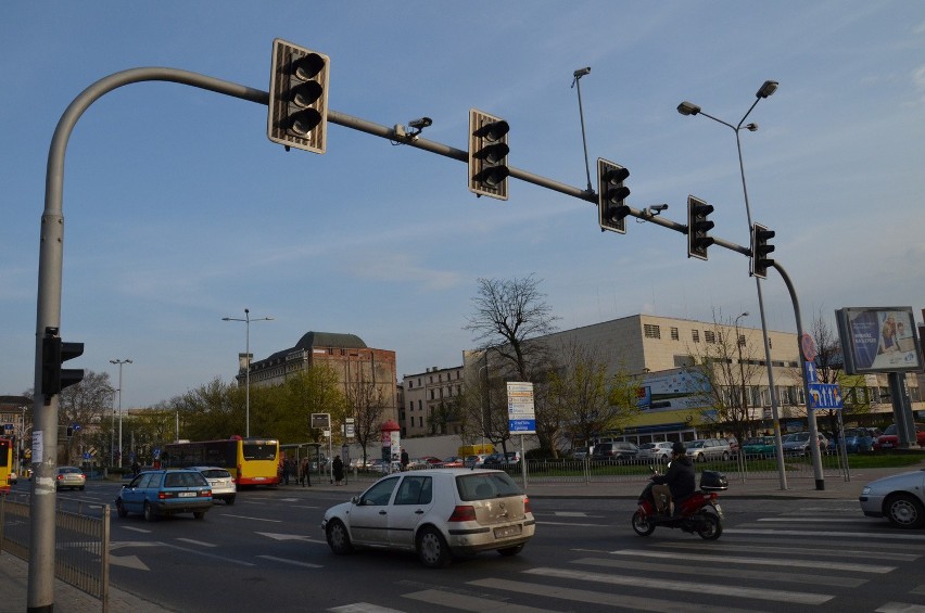 Pożar skrzynki energetycznej na pl. Jana Pawła II. Nie działały światła [FOTO]