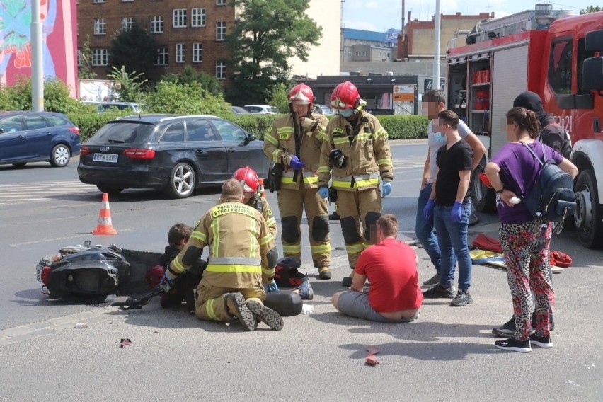 Wypadek na ul. Krakowskiej we Wrocławiu. Skuter zderzył się...