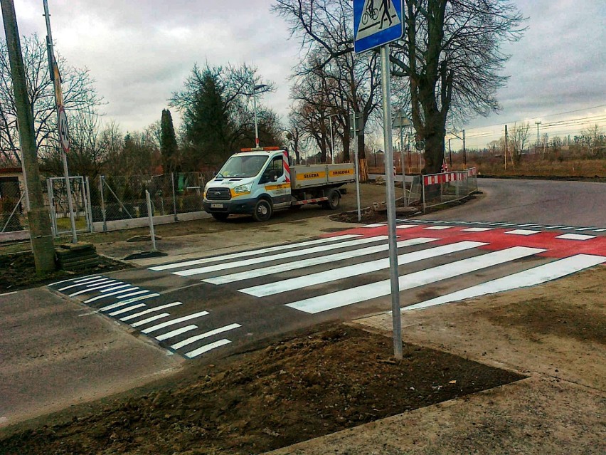 Ścieżka rowerowa, chodniki i przejścia na Brochowie we Wrocławiu prawie gotowe [ZDJĘCIA]