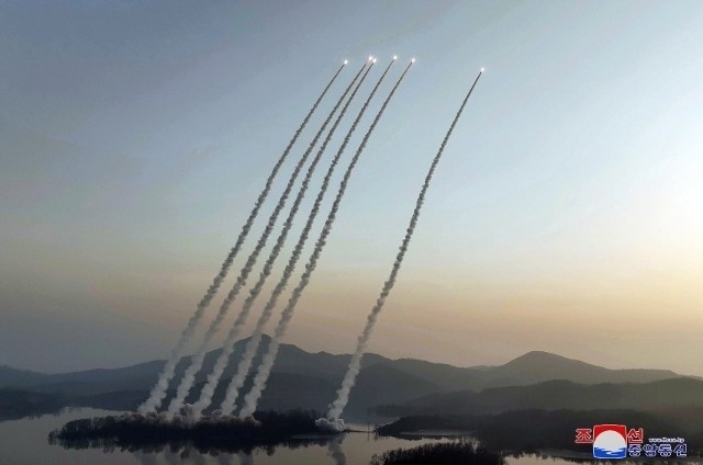 Korea Północna wystrzeliła serię pocisków manewrujących w kierunku Morza Żółtego