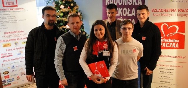 To tylko część wolontariuszy z radomskiego sztabu "Szlachetnej Paczki&#8221;.