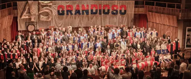 Zespół Grandioso na scenie w sali koncertowej szkoły muzycznej w Radomiu