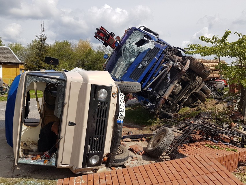 Zderzenie dostawczaka i ciężarówki w Radoszycach. Dwie osoby w szpitalu