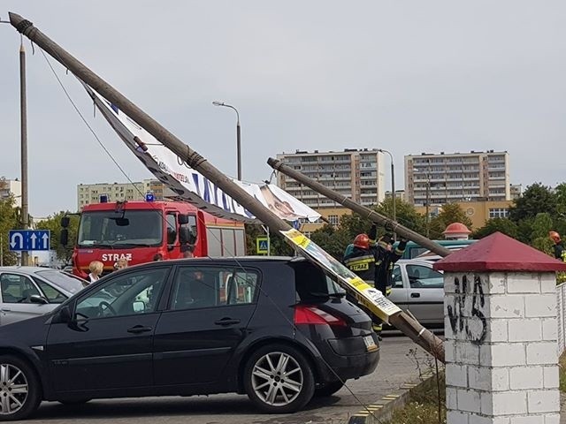 Dzisiaj w okolicach godziny 12.00 na zaparkowane, przy...