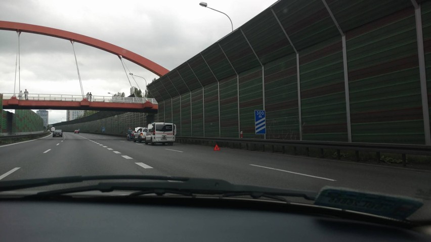Wypadek na A4 w Katowicach. Zablokowane zostały 2 pasy,...