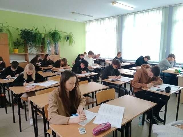 Świętokrzyska Matura Próbna 2023 w Liceum Ogólnokształcącym imienia Hugona Kołłątaja w Pińczwie.
