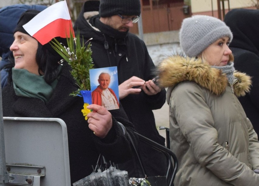 Rocznica śmierci świętego Jana Pawła II. Ostrołęczanie spotkali się na placu Bema. 2.04.2023. Zdjęcia