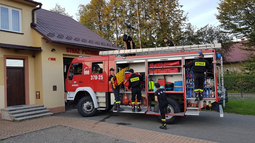 Ochotnicy z Karwodrzy dostosowali pozyskany wóz bojowy do...