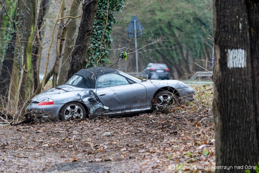 Na odcinku Kostrzyn nad Odrą - Dąbroszyn porsche wypadło z...