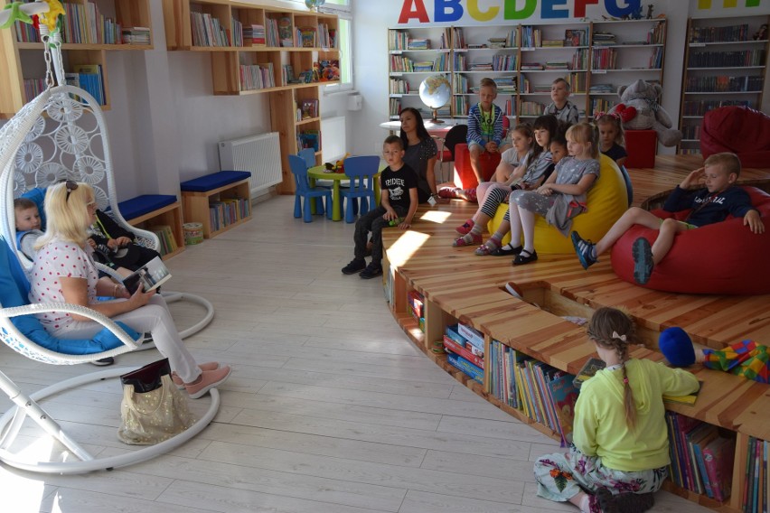 W radziejowskiej bibliotece spotkanie nie tylko z książką, ale też z... pisarką