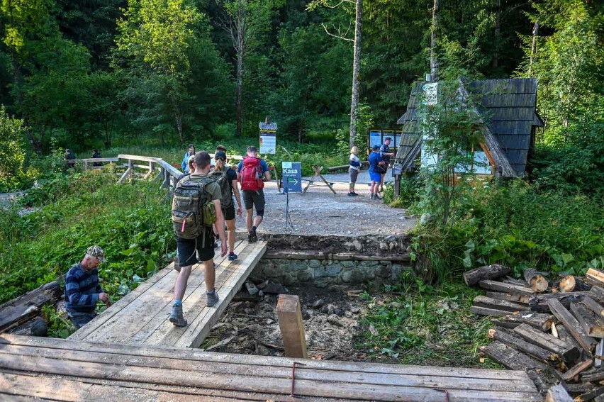 Tatry. Zawalił się most w Kuźnicach prowadzący na szlaki i do miejskiego ujęcia wody