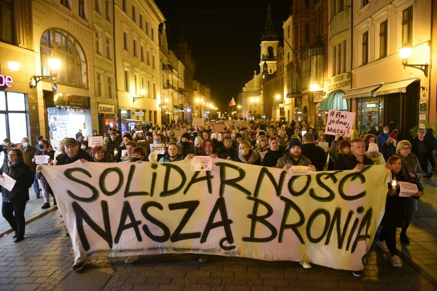 Protest "Ani jednej więcej" w Toruniu. Tak było na starówce [zdjęcia]