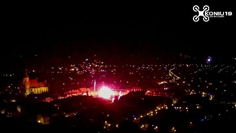 Przeżyjmy to jeszcze raz - widowiskowy pokaz fajerwerków na powitanie Nowego Roku w Żorach - ZDJĘCIA I FILM Z DRONA