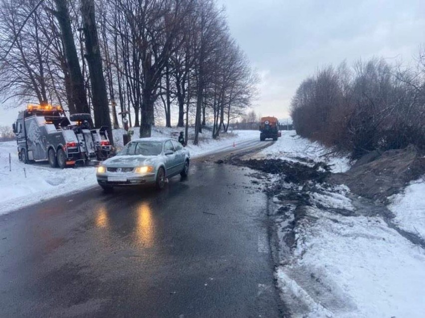 W Czułowie piaskarka wpadła do rowu, a powodem tego było...