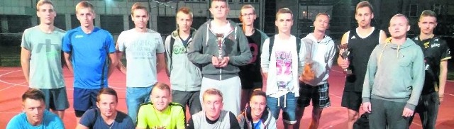 IV Turniej Orlika w Busku-Zdroju był bardzo udaną imprezą. Sportowy maraton kończyliśmy nocą, w świetle jupiterów, a najlepsze drużyny otrzymały puchary i nagrody.