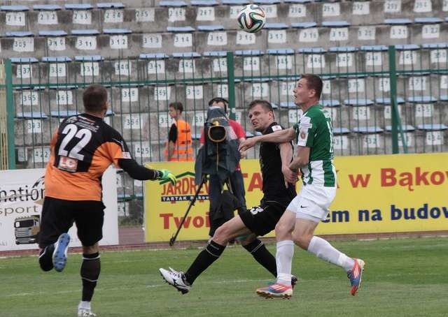 Dariusz Gawęcki (w biało-zielonej koszulce) przenosi się z Olimpii do zdegradowanej do II ligi Puszczy Niepołomice