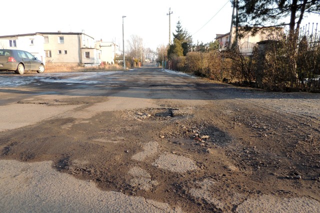 Tym, co najbardziej denerwuje mieszkańców Lutowa, jest  stan dróg, które nieraz drogami są tylko z nazwy.
