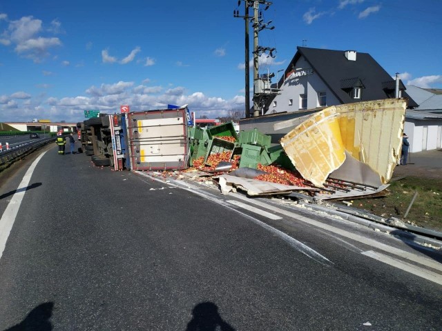 Do zdarzenia doszło w środę po godzinie 13 na zjeździe z trasy S7 w Grójcu.