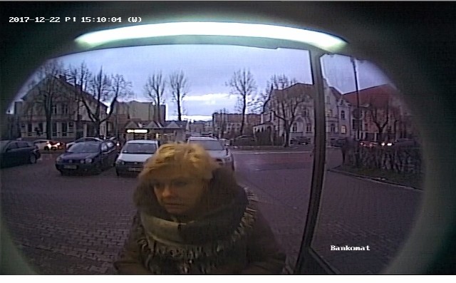 Kobieta ukradła pieniądze z bankomatu przy ul. Mickiewicza. Policja opublikowała jej wizerunek