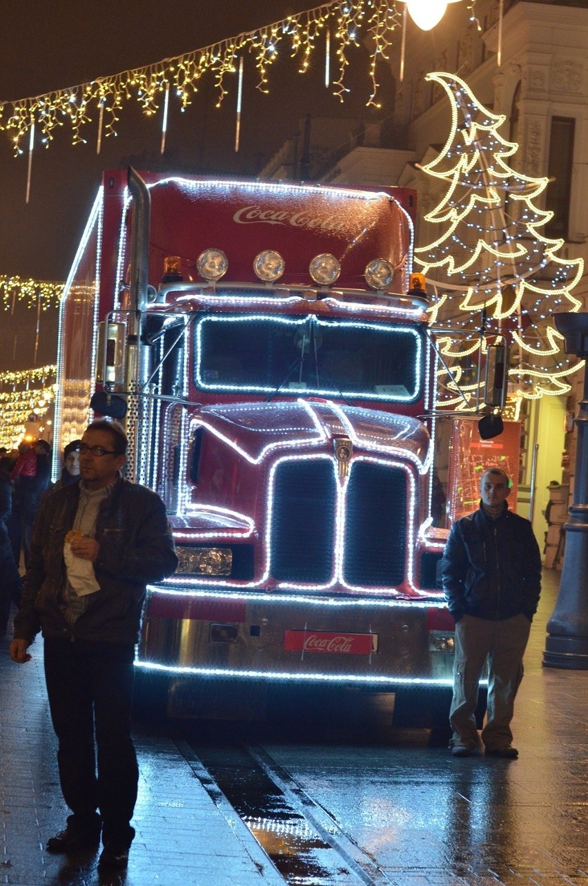 Świąteczna ciężarówka Coca-Coli przyjechała do Łodzi [ZDJĘCIA+FILM]