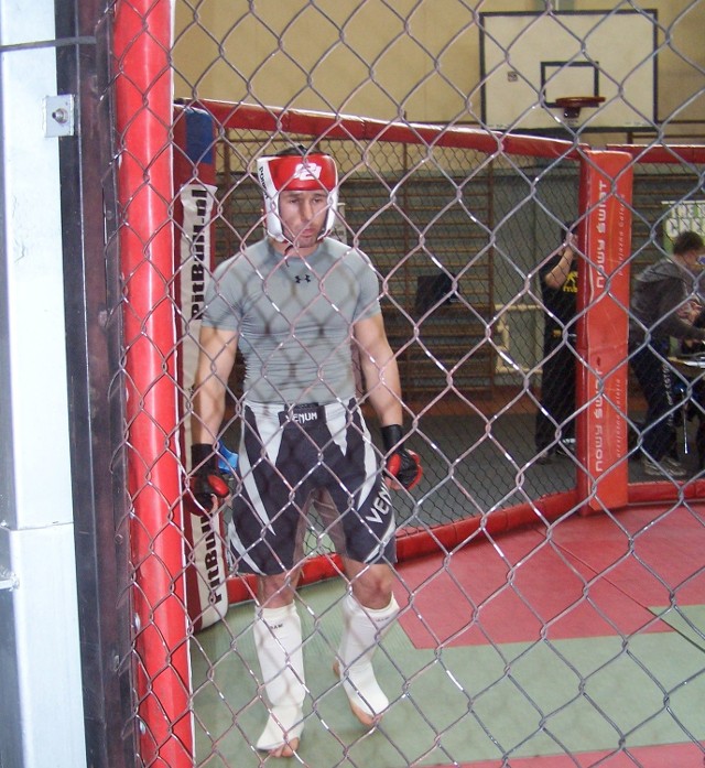 Dawid Kiper odnosi coraz większe sukcesy w sportach MMA, a walki w klatce stały się jego pasją.