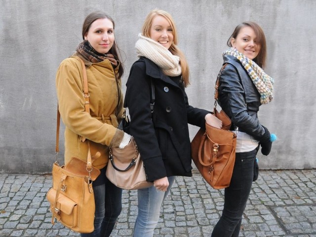 - Złodzieje korzystają z naszej nieuwagi - mówią studentki: Magdalena Piela, Sara Słowik i Dagmara Sławińska.