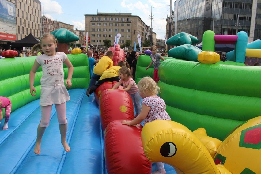 3 czerwca Dzień Dziecka na rynku w Katowicach. Będą gry w gumę, klasy i 10. tys. klocków PROGRAM