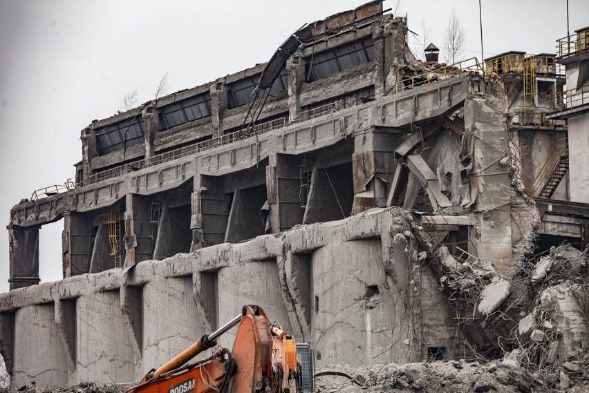 Kraków. Upiorna cementownia w Nowej Hucie zniknęła. Jaka kryje się za nią historia?